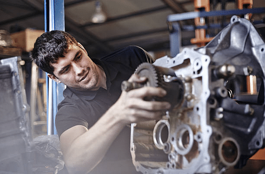 Comment devient-on mécanicien auto ?