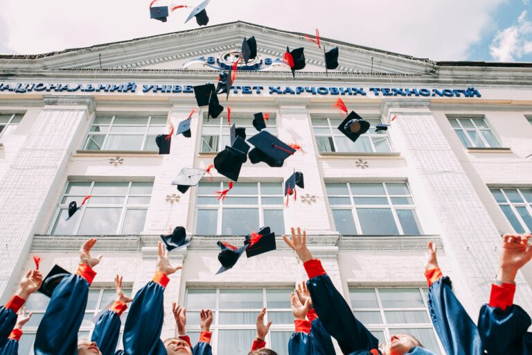 Comment se déroule une remise de diplôme ?